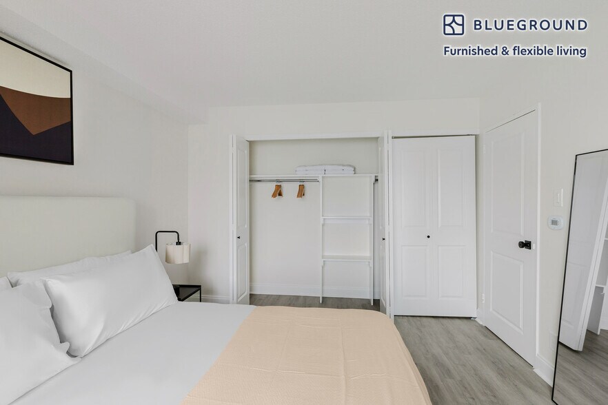 Building Photo - 30 Waterside Plaza