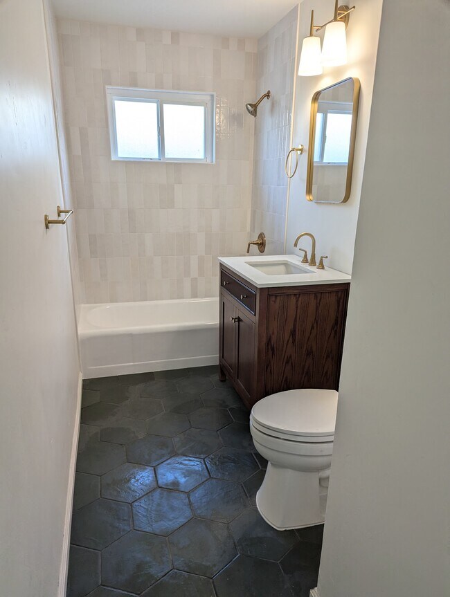 Building Photo - 574 Madison Ave