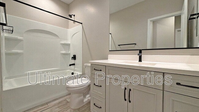Building Photo - 835 N 110th Ave