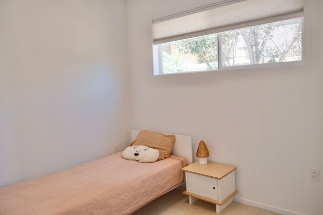 Building Photo - Stunning 2 bed/ 2 Bath Mid Century Modern Mount Washington Home with Panoramic Views, Floor to Ce...