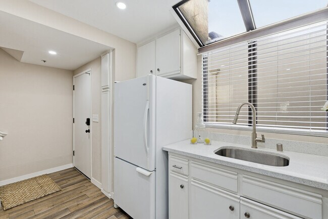 Building Photo - 153 California Ave