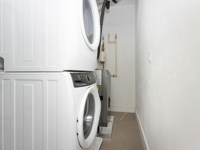 Building Photo - 39 A St