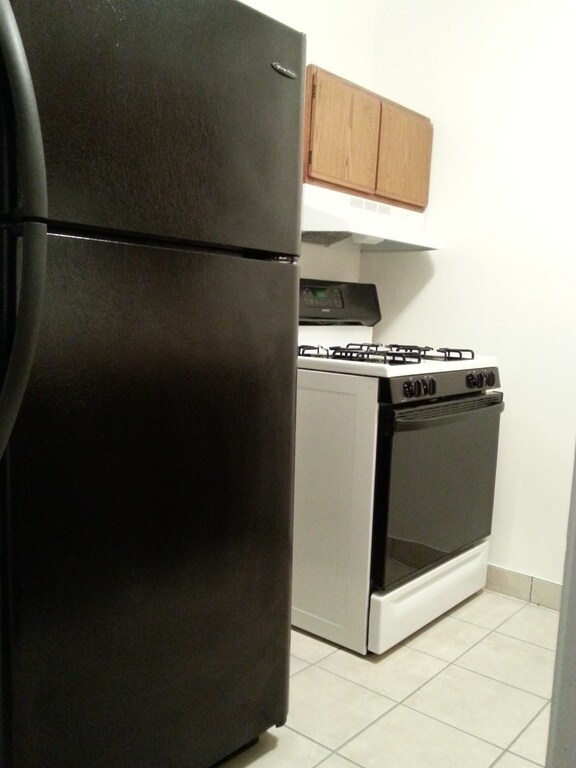 Building Photo - 401 E Lloyd St