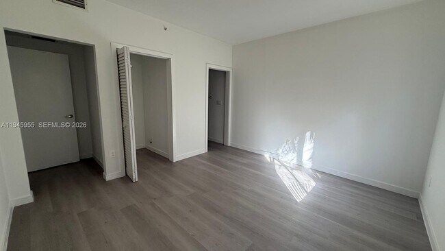 Building Photo - 820 15th St