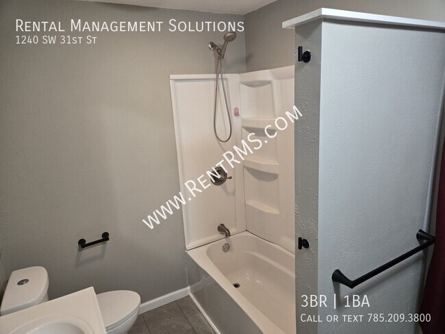 Building Photo - 1240 SW 31st St