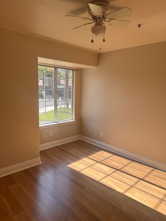 Building Photo - Charming 3 Bed/ 2 Bath Home. AVAILABLE NOW!!!!