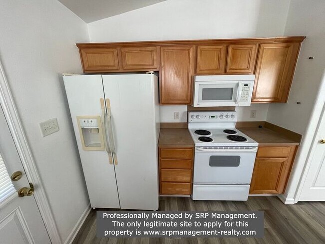 Building Photo - Great Three Bedroom Ranch with Fenced Yard...