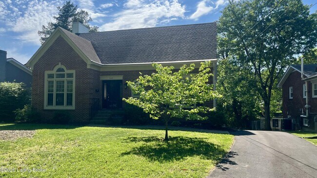Building Photo - 402 Trinity Hills Ln