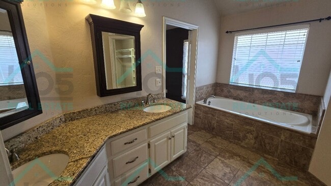 Building Photo - Lovley 4 Bedroom Plus an Office