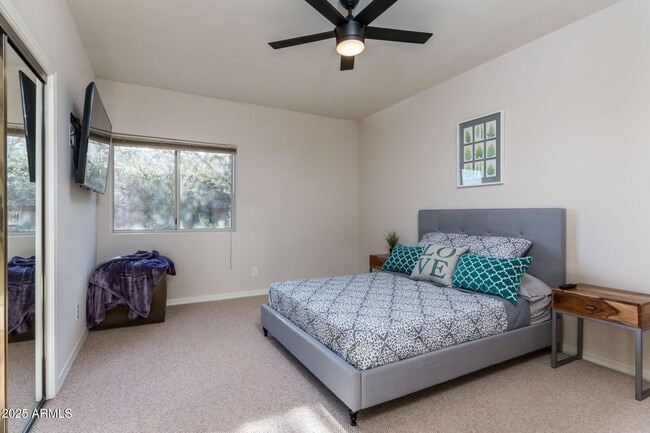 Building Photo - 908 E Waltann Ln