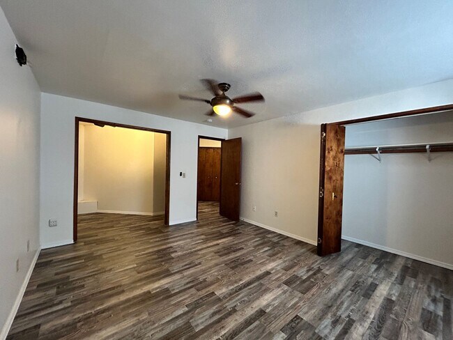 Building Photo - 6412-6416-6424 S 6th St.
