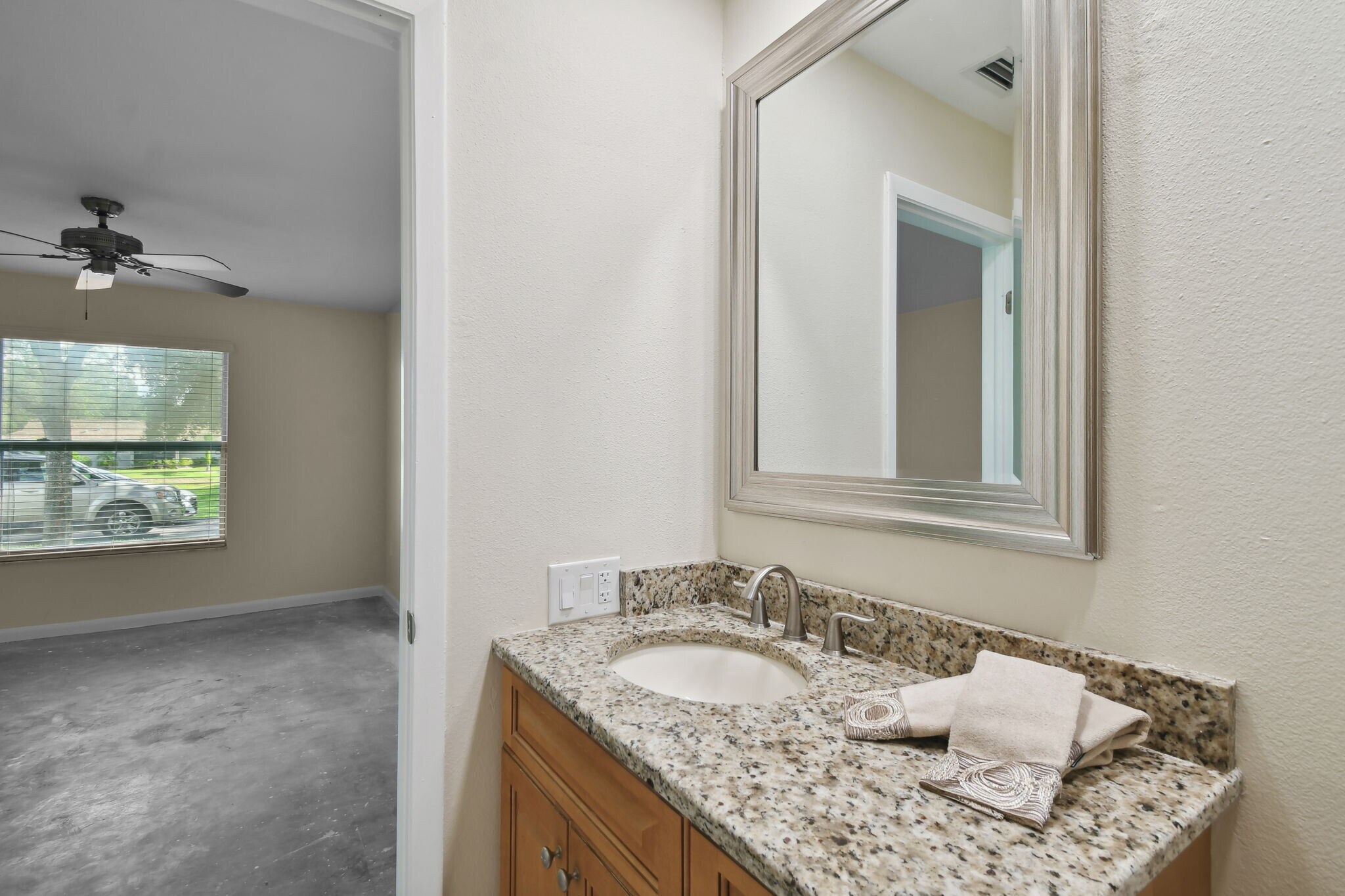 Building Photo - 251 Hidden Brook Dr