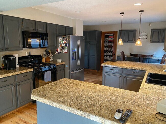 Building Photo - Beautiful Estate in South Fort Collins