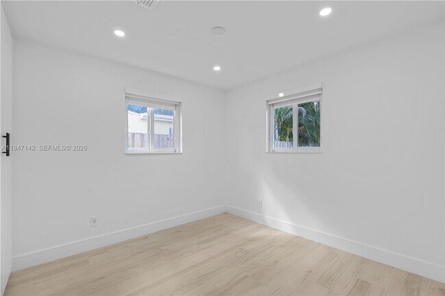 Building Photo - 1116 N 31st Ave