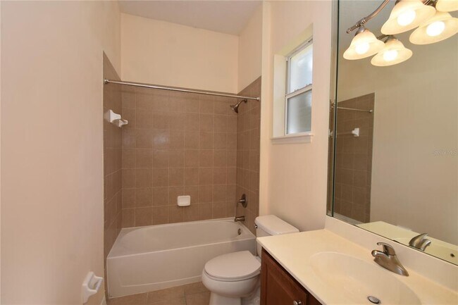 Building Photo - 17 N Village Dr