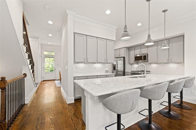 Building Photo - 821 Virginia Park Cir NE