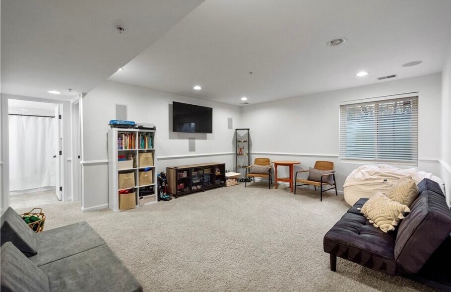 Building Photo - 294 Maple Ridge Dr