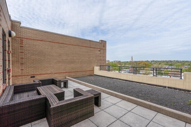 Building Photo - 525 N Fayette St