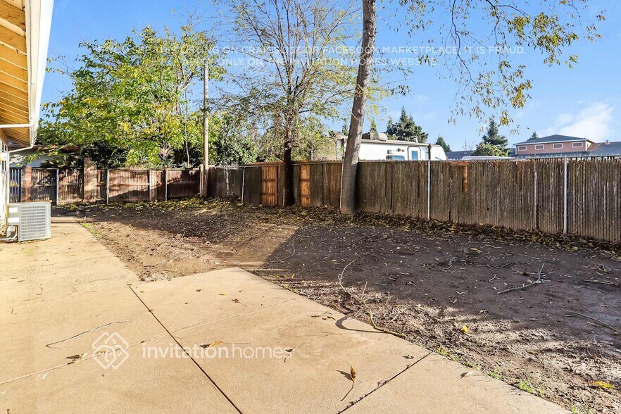 Building Photo - 640 W El Camino Ave