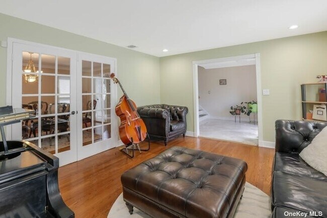 Building Photo - 2 Castle Ct