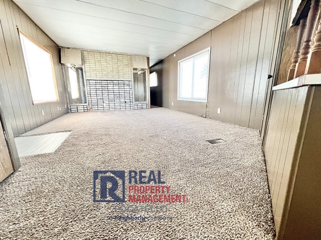 Building Photo - 2 Bedroom 1 Bath Mobile Home - Pets negotiable