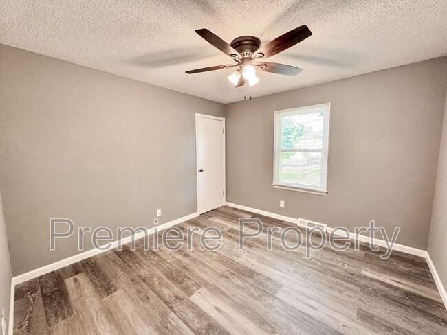Building Photo - 103 N Cogan Ln