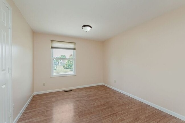 Building Photo - 5951 Staffordshire Cir