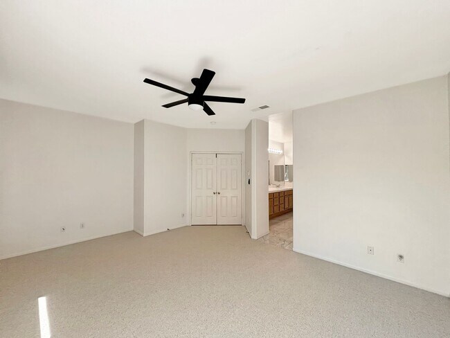Building Photo - Beautiful & Spacious 5BD/3BA House in East...
