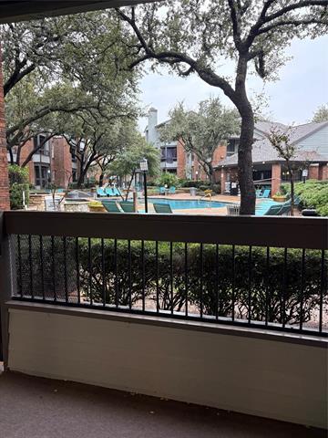 Building Photo - 1720 NE Green Oaks Blvd