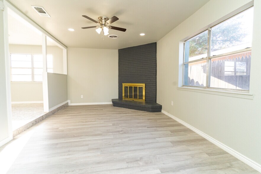 Building Photo - 1416 Tulip Ln