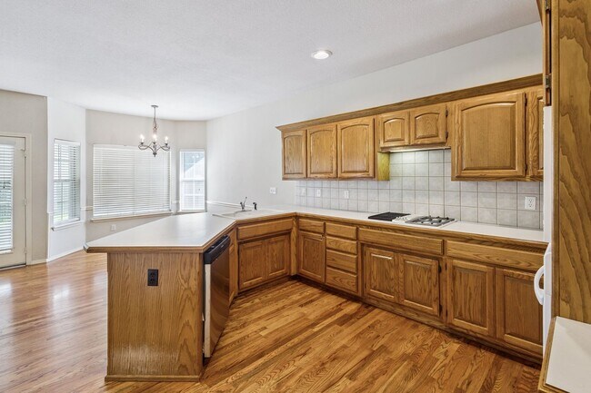 Building Photo - Spacious 4 Bedroom + Bonus Room