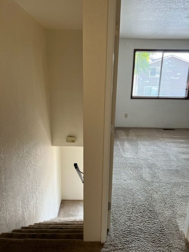 Building Photo - 2 BEDROOM TOWNHOME IN PHOENIX