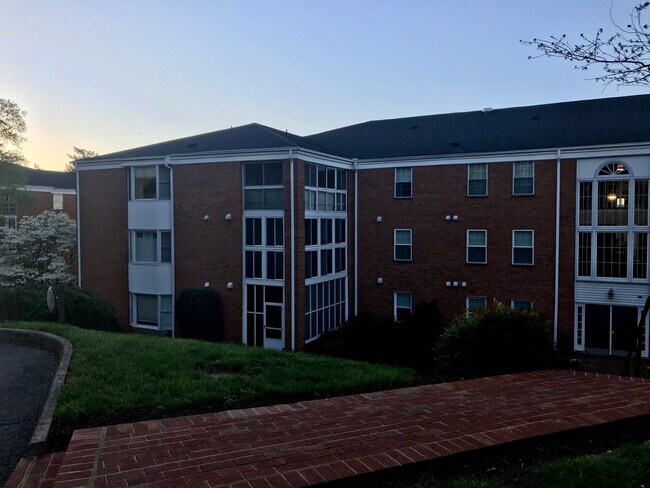 Sotheby Square-Roanoke’s hidden gem - 2102 Stephenson Ave SW