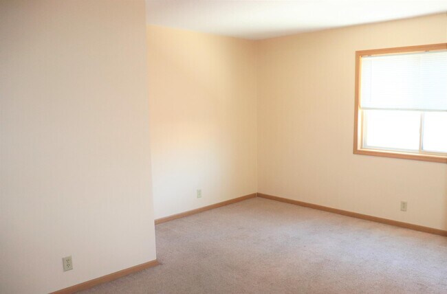 Building Photo - 906 C Ave NW