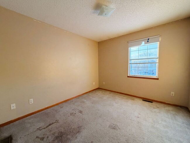 Building Photo - All electric ranch