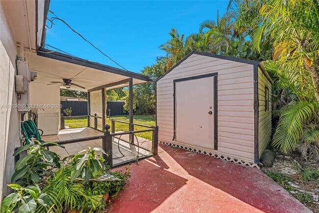 Building Photo - 4917 SW 43rd Terrace