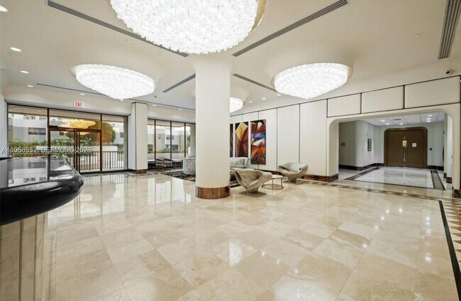 Building Photo - 1800 NE 114th St