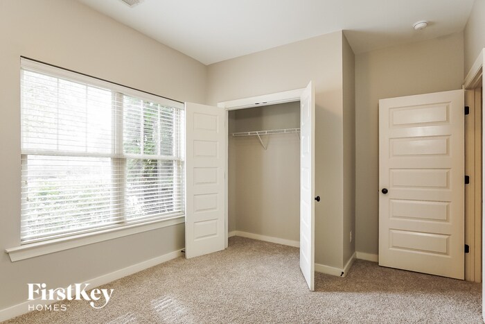 Building Photo - 604 Round Rd