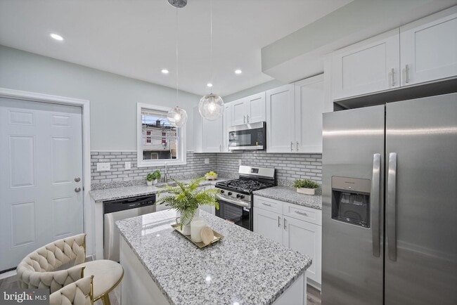 Building Photo - 328 S Macon St.