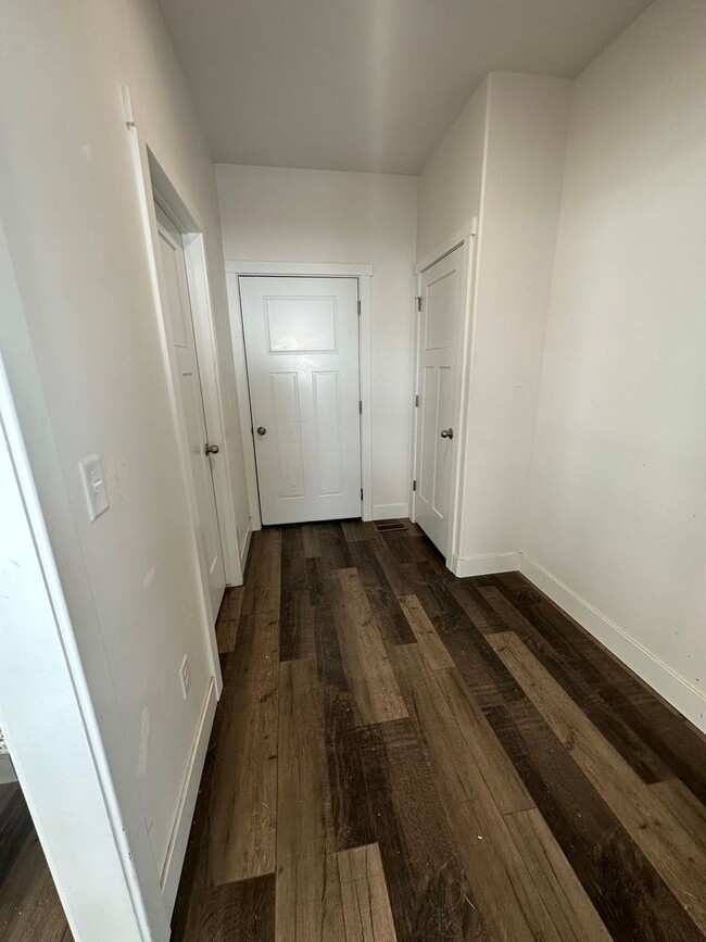 Building Photo - $500 OFF FIRST MONTHS RENT IF A LEASE IS S...