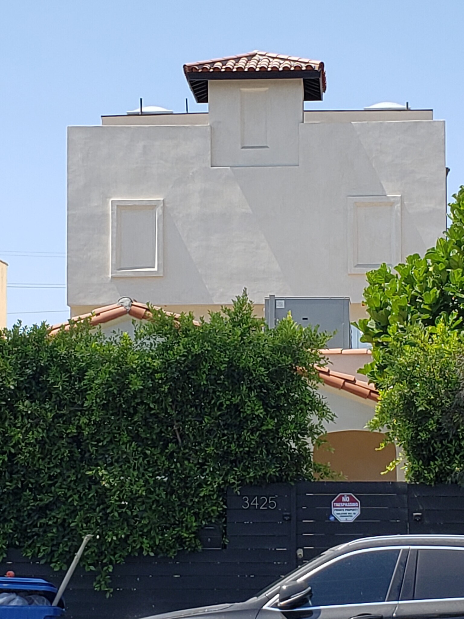 Building Photo - 3425 Edgehill Dr
