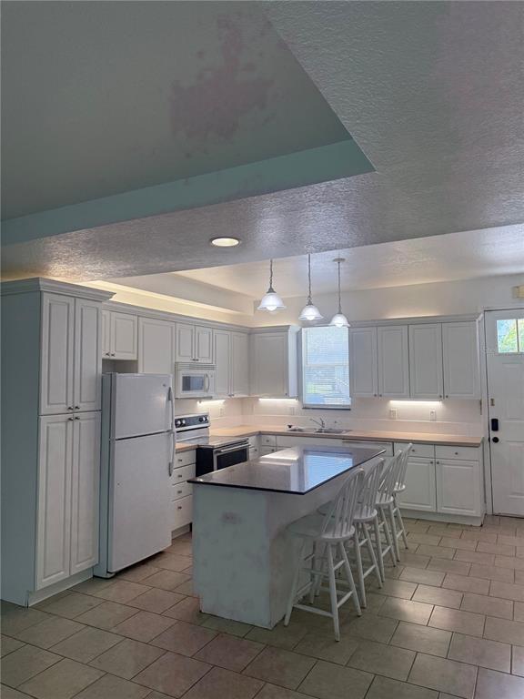 Building Photo - 2053 Green Oak Ct