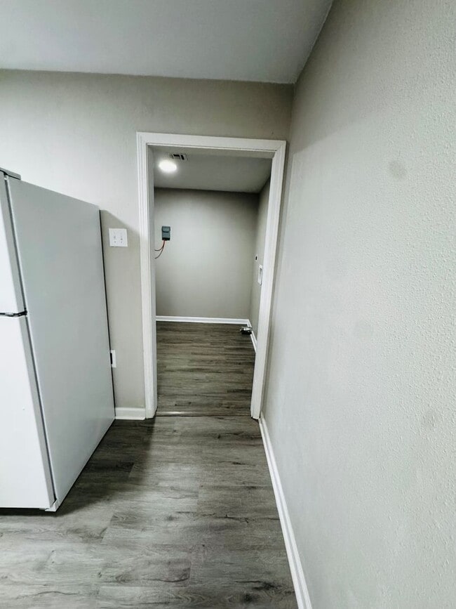 Building Photo - 7440 Bomer Dr