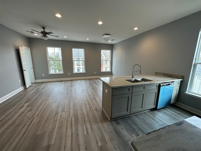 Building Photo - 1522 Sere St