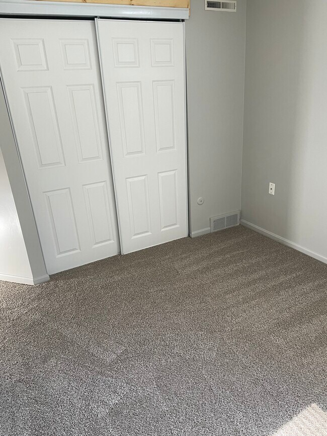 Building Photo - 4360 Inner Circle Dr