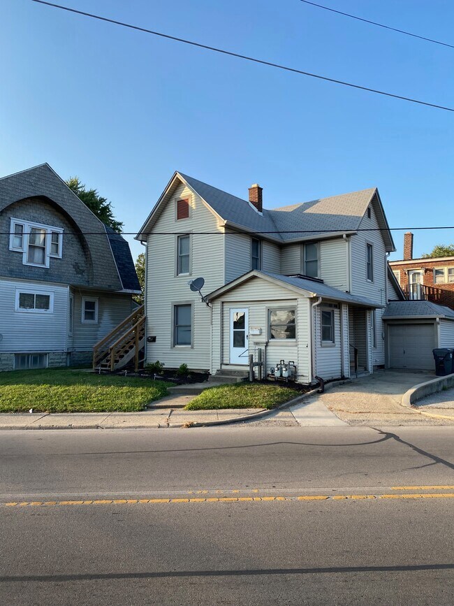 Building Photo - 420 E 14th St