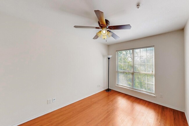 Building Photo - 4303 Buena Vista St