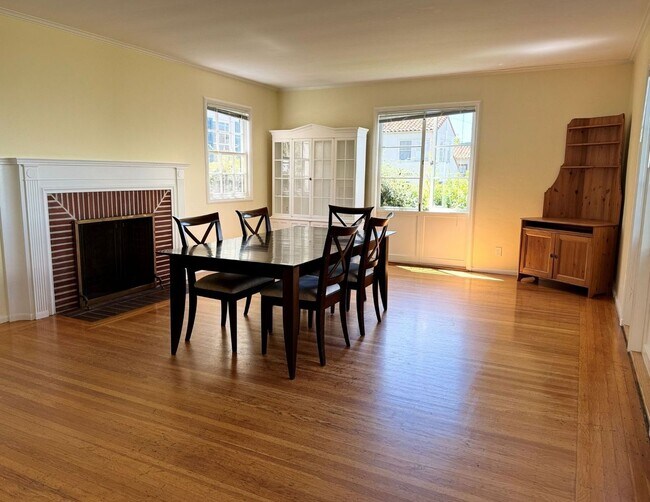 Building Photo - This is a Berkeley Lifestyle. | 3BR | 1.5BA | 1,450 SF | Just Steps from Campus