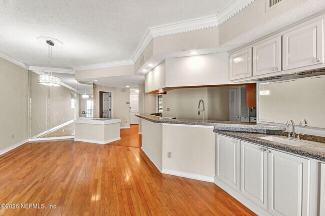 Building Photo - 2099 Winterbourne W