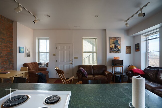 Building Photo - 79 Parsons Ave